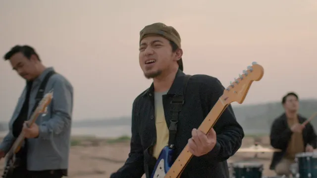 คอร์ดเพลง รักคนผิด - LABANOON (ลาบานูน)